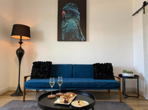Stay on Summer - CBD Apartment, Orange